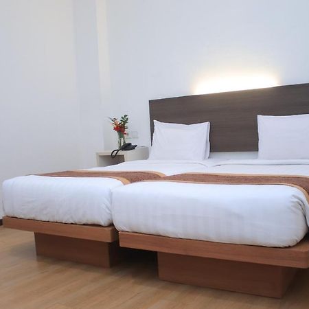 ซันวูด อาเรียนซ์ โฮเต็ล แมเนจ บาย เบนคูเลน Hotel มาตารัม ภายนอก รูปภาพ