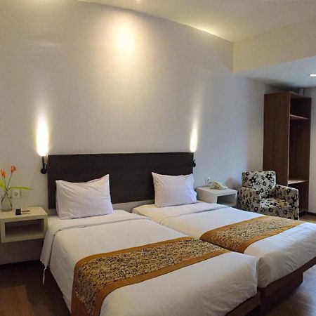 ซันวูด อาเรียนซ์ โฮเต็ล แมเนจ บาย เบนคูเลน Hotel มาตารัม ภายนอก รูปภาพ