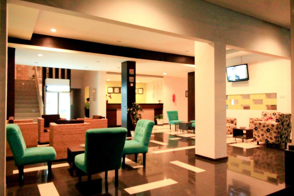 ซันวูด อาเรียนซ์ โฮเต็ล แมเนจ บาย เบนคูเลน Hotel มาตารัม ภายนอก รูปภาพ