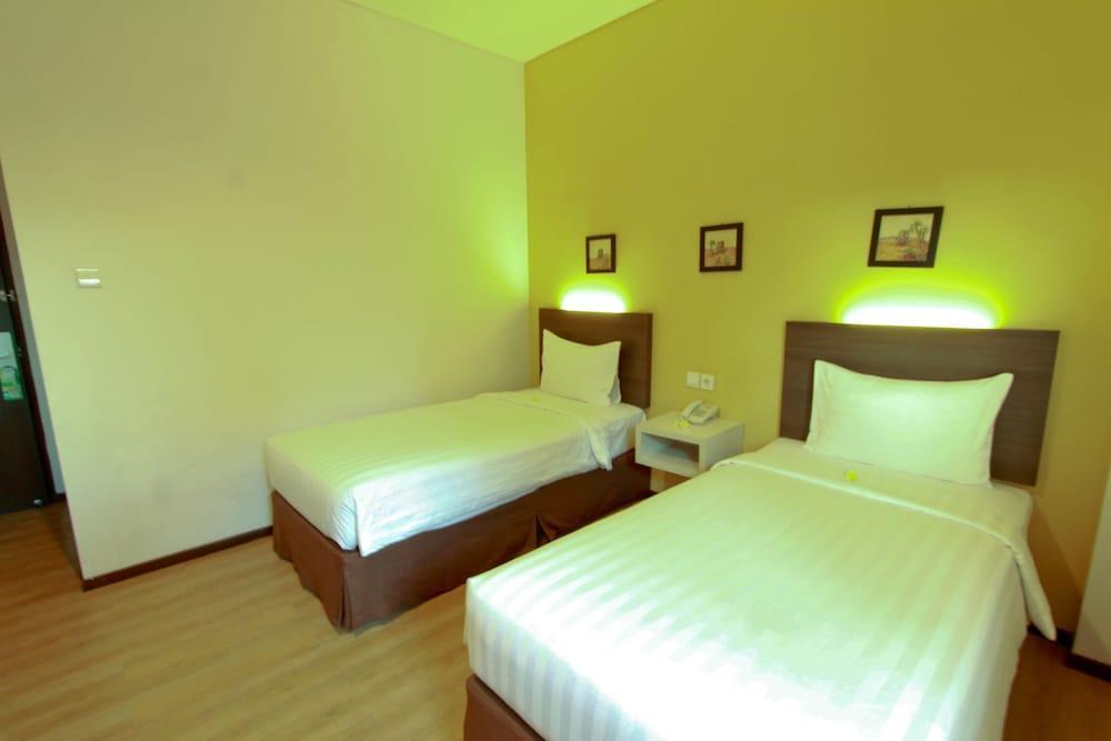 ซันวูด อาเรียนซ์ โฮเต็ล แมเนจ บาย เบนคูเลน Hotel มาตารัม ภายนอก รูปภาพ