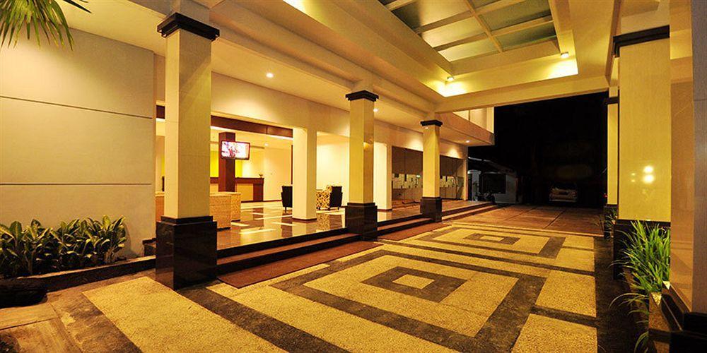 ซันวูด อาเรียนซ์ โฮเต็ล แมเนจ บาย เบนคูเลน Hotel มาตารัม ภายนอก รูปภาพ