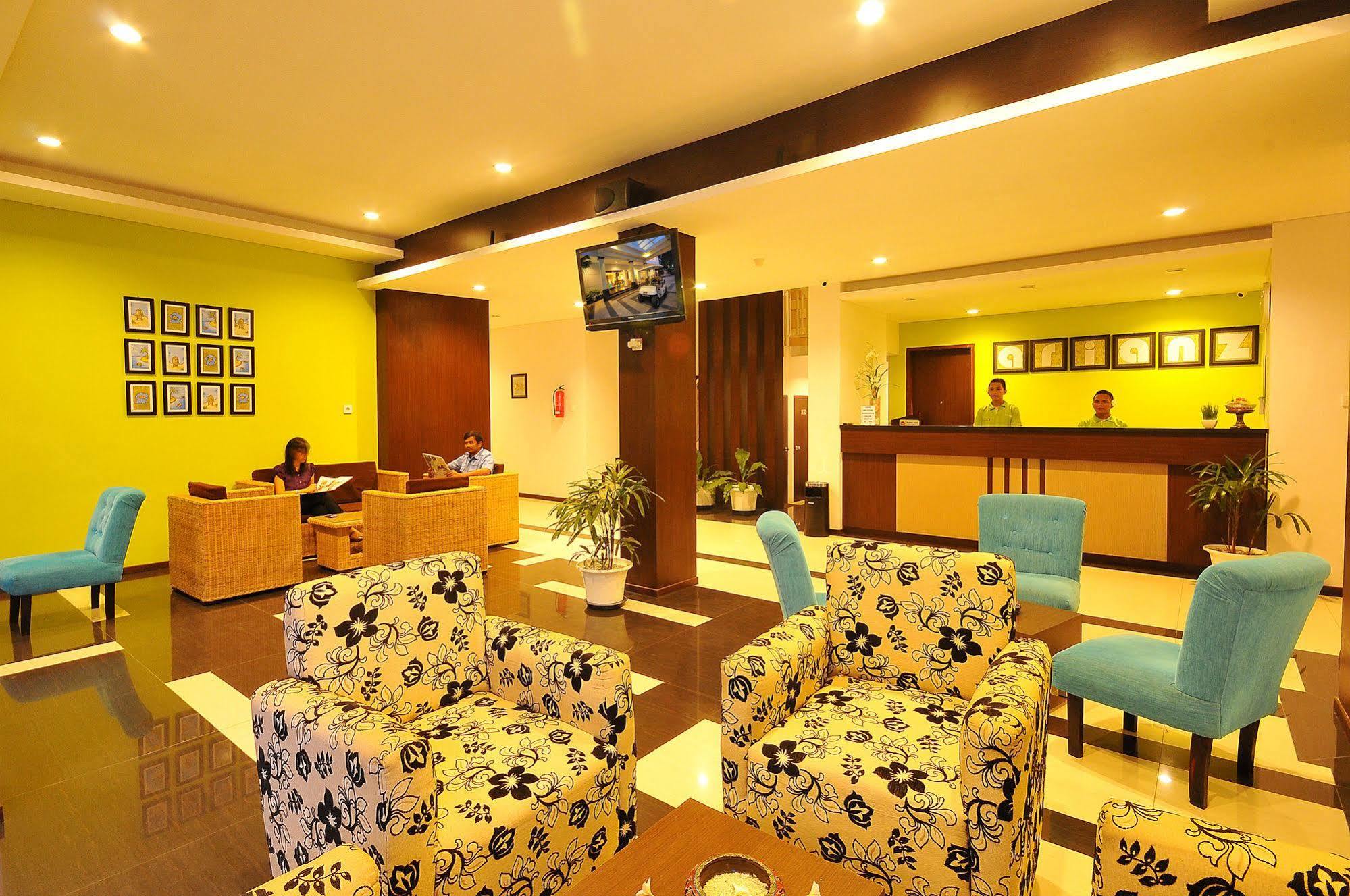 ซันวูด อาเรียนซ์ โฮเต็ล แมเนจ บาย เบนคูเลน Hotel มาตารัม ภายนอก รูปภาพ