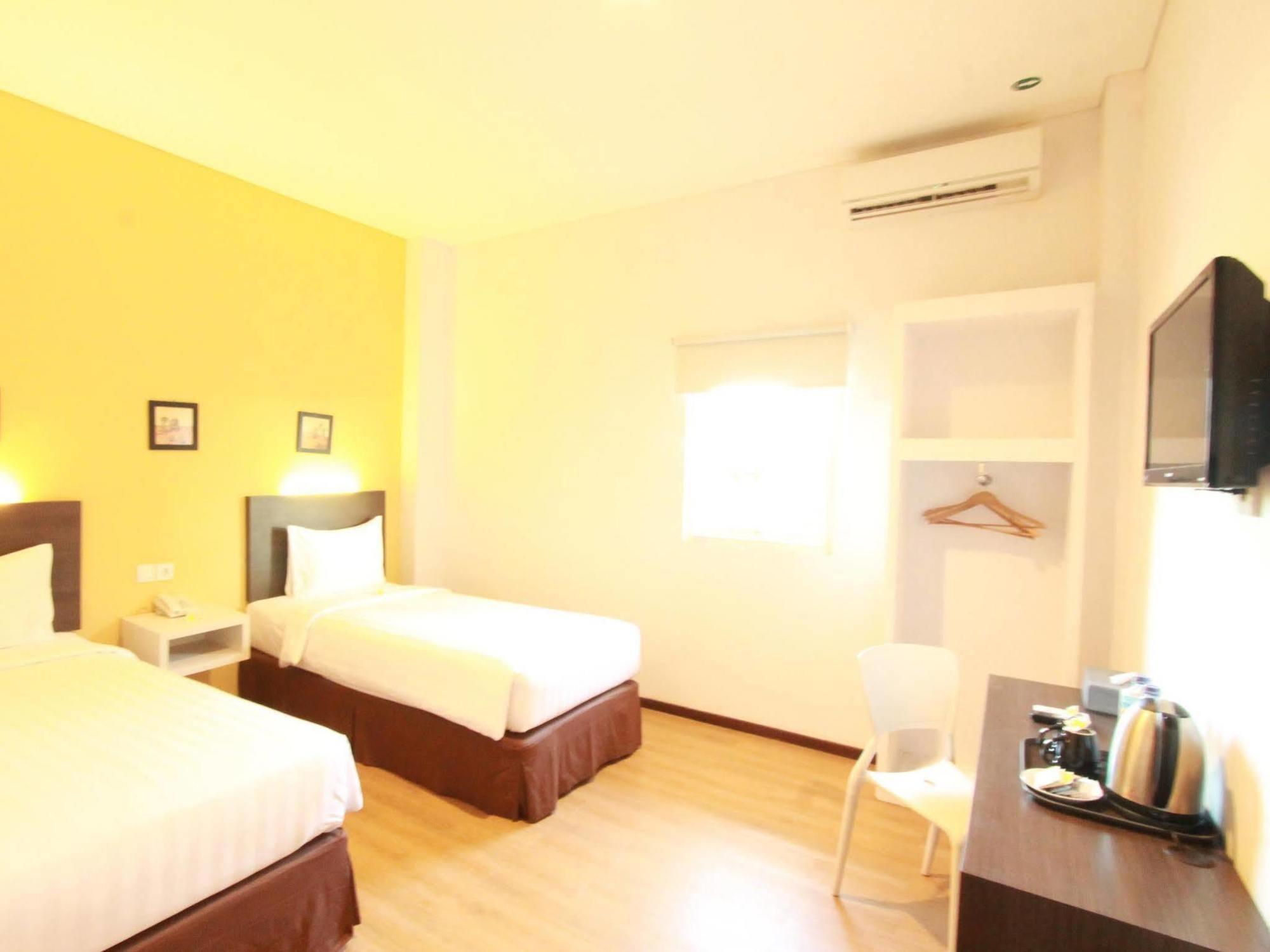 ซันวูด อาเรียนซ์ โฮเต็ล แมเนจ บาย เบนคูเลน Hotel มาตารัม ภายนอก รูปภาพ