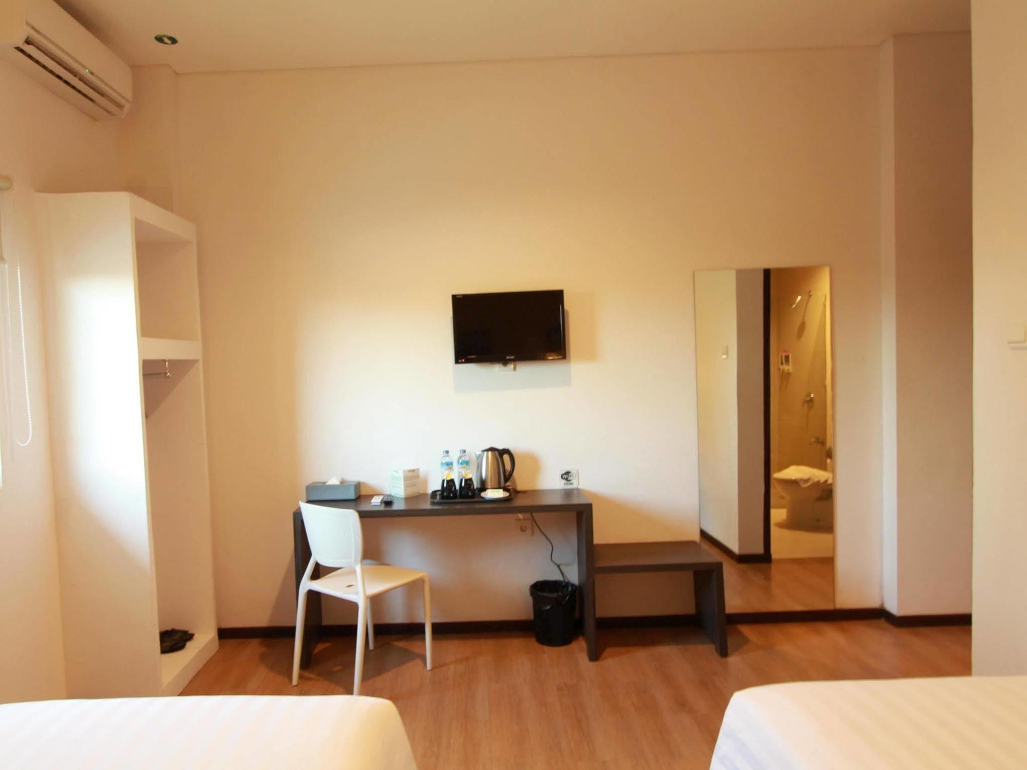 ซันวูด อาเรียนซ์ โฮเต็ล แมเนจ บาย เบนคูเลน Hotel มาตารัม ภายนอก รูปภาพ