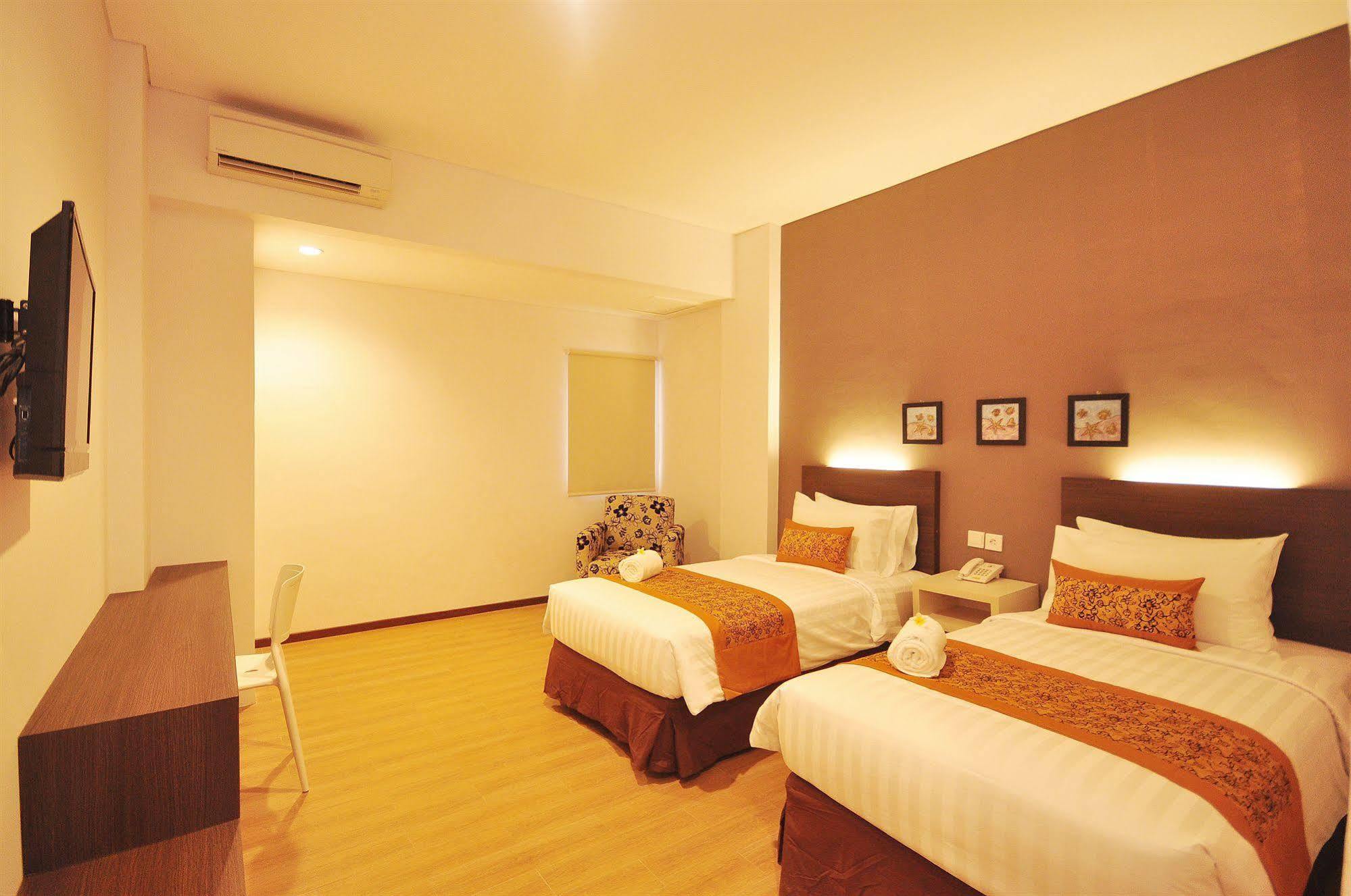 ซันวูด อาเรียนซ์ โฮเต็ล แมเนจ บาย เบนคูเลน Hotel มาตารัม ภายนอก รูปภาพ