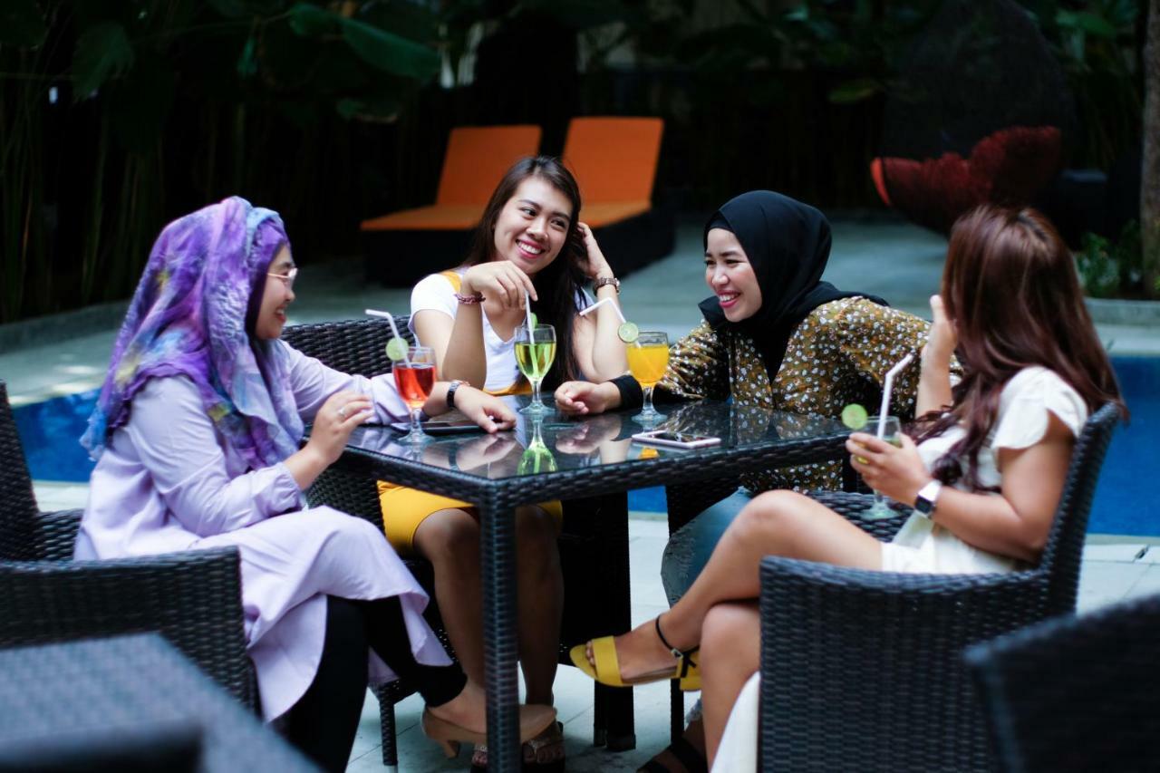 ซันวูด อาเรียนซ์ โฮเต็ล แมเนจ บาย เบนคูเลน Hotel มาตารัม ภายนอก รูปภาพ