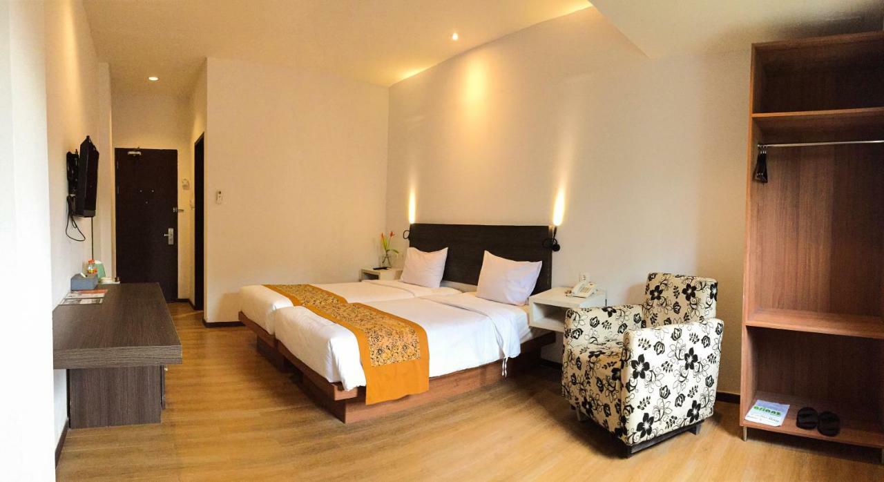 ซันวูด อาเรียนซ์ โฮเต็ล แมเนจ บาย เบนคูเลน Hotel มาตารัม ภายนอก รูปภาพ